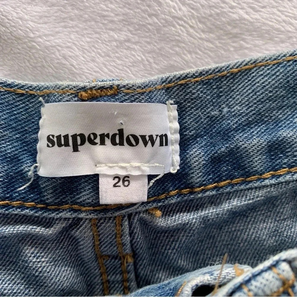 Superdown Distressed Cutoffs Wonen’s Size 26 - Picture 4 of 4